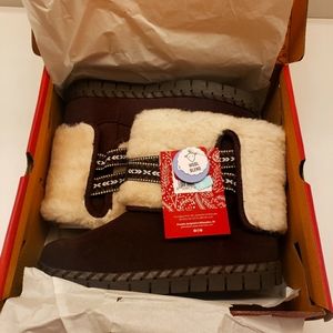 Women's Muk Luks Boots Size 6